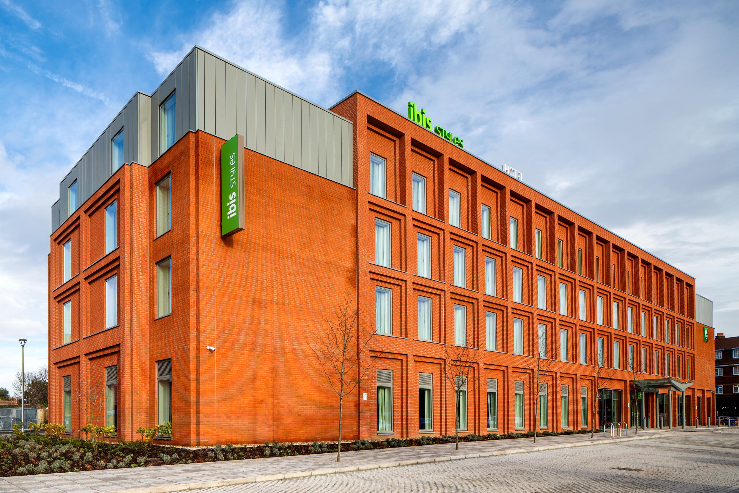 Ibis Styles London Heathrow East Hotel Hounslow Exterior photo